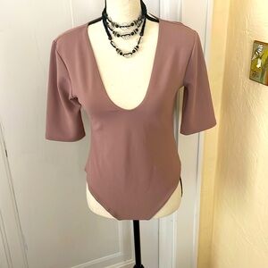 Zara NWOT Dusty Lilac Half Sleeve Deep Vneck Full Coverage Back Bodysuit Large